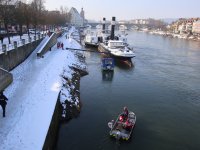 190208_PKW_in_Donau_Regensburg_1